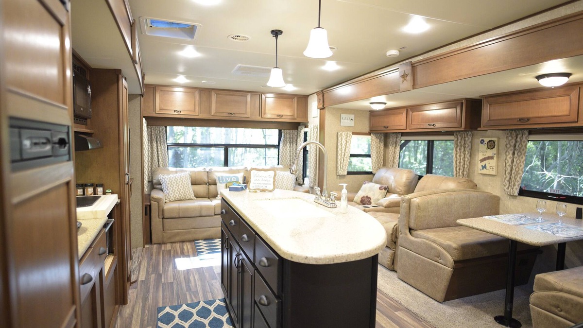 Durants Neck House | ~Cozy Camper~Fast Wi-Fi~Comfy Bed~Fire Pit~NEW Wash Shed~Near Croquet Club