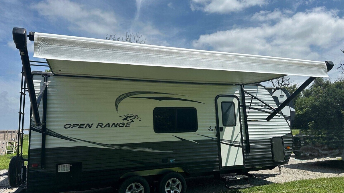Dawson County House | Cozy camper with queen Murphy bed, bunks, and dinette conversion bed.