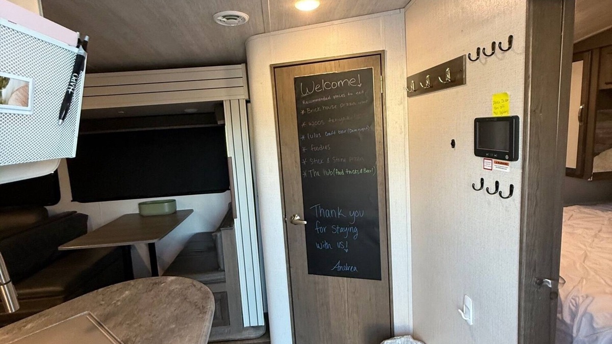 Richland House | “Cozy Campervanza"