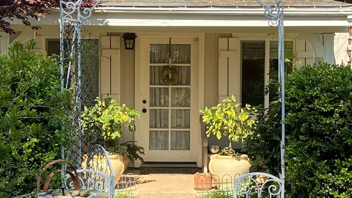 Auburn House | Cozy Canyon Cottage: Come relax, hike, run, or walk 2 town 4 some amazing faire