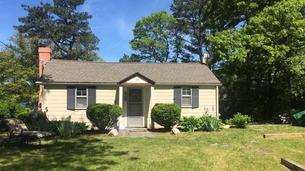 East Falmouth Cottage | Cozy Cape Cod cottage overlooking Jenkins Pond; with private beach & dock.