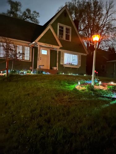 Westside Connection Villa | Cozy Cape Cod
