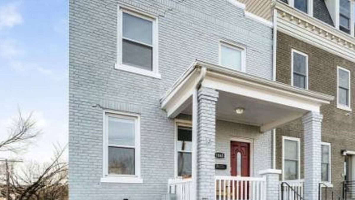 Hill East Apartment | Cozy Capitol Hill Apt 1 Minute Walk To Metro w/Parking