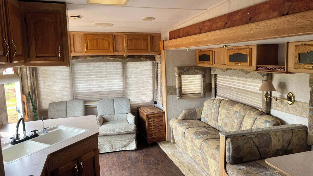 Troy House | Cozy Caravan in lovely Troy Alabama with AC
