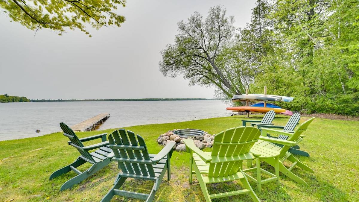 Carp Lake Cottage | Cozy Carp Lake Cottage w/Dock, Kayaks & Fire Pit
