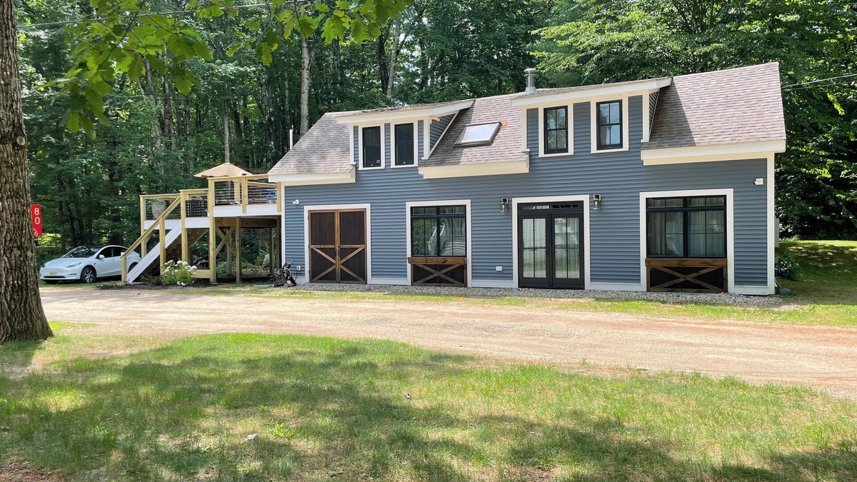 Center Ossipee Cottage | Cozy Carriage House on Lake Ossipee. Private beach with boat docks