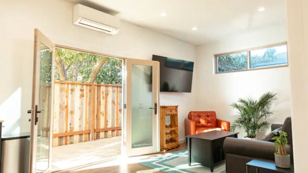 Ventura House | Cozy Casa. 1 mile from the beach/downtown.