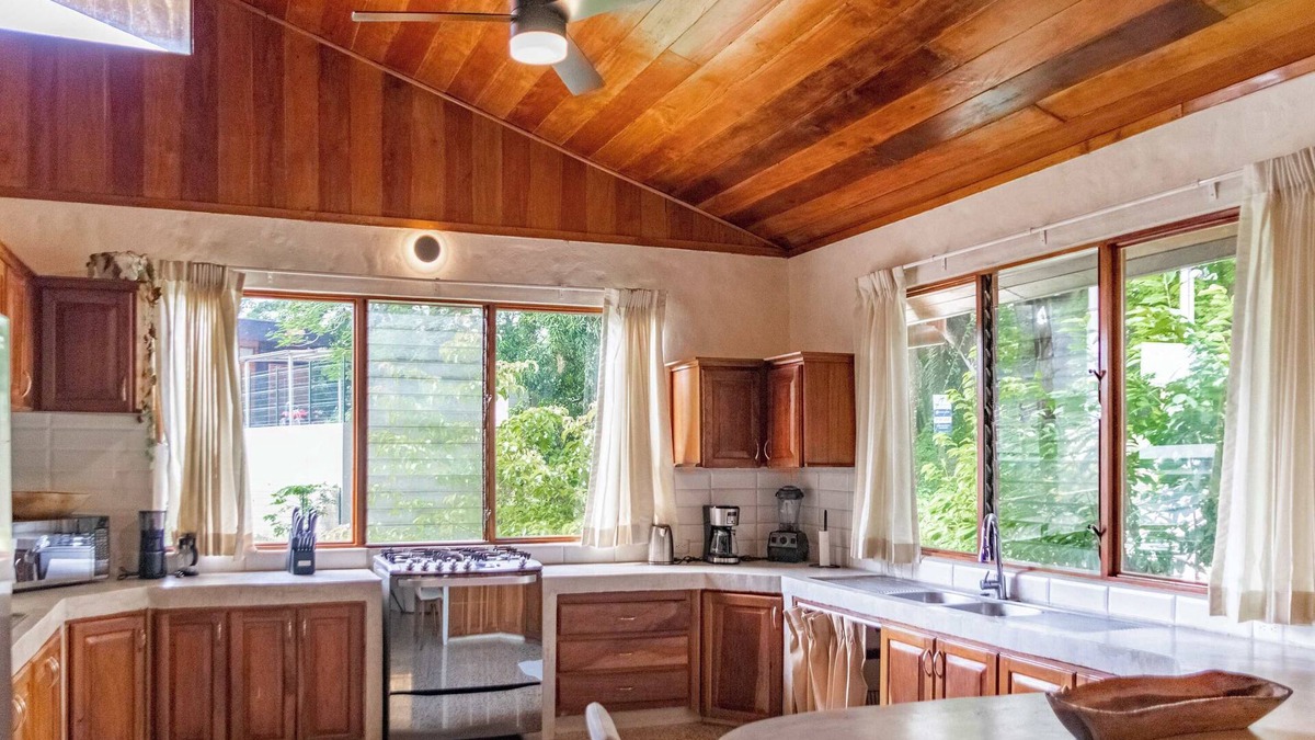 Quebrada Honda House | Cozy Casa Pochote - 5 Min Drive to Playa Pelada!