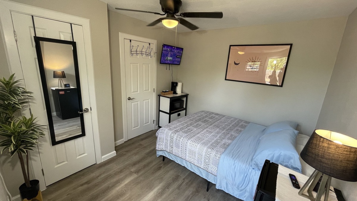 Shearer Hills - Ridgeview House | Cozy Casita in Central SA/10 min to Downtown! River Walk! The Alamo!