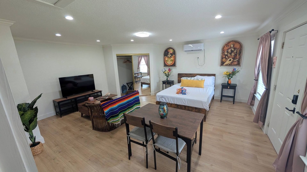 Midtown Apartment | Cozy Casita in charming San Antonio Close to Downtown & Pearl