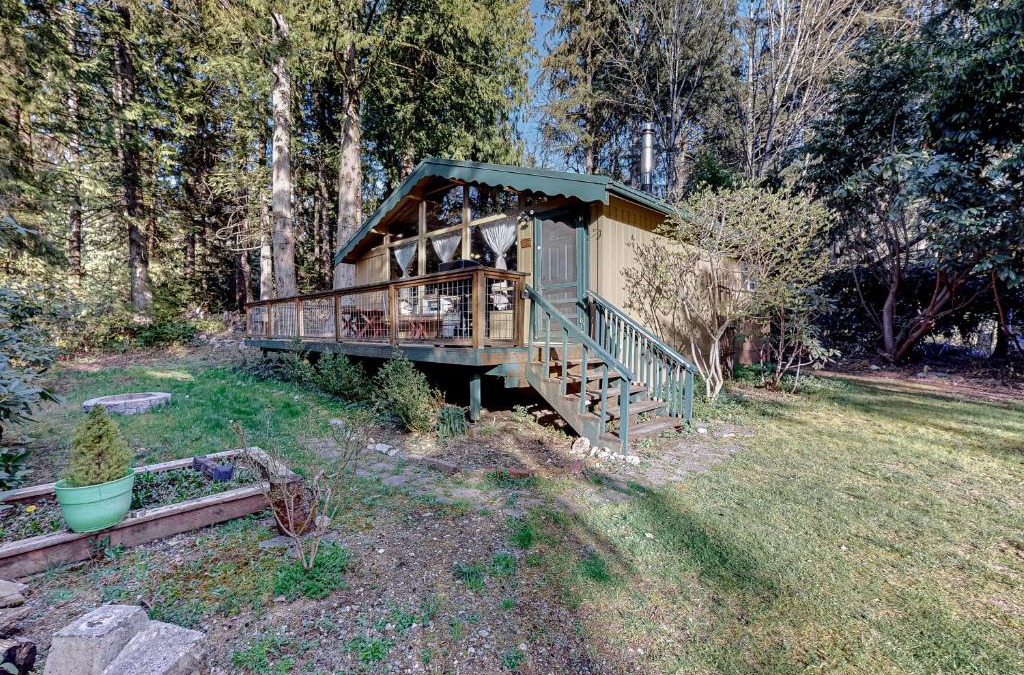 Sedro-Woolley House | Cozy Cedar Cabin