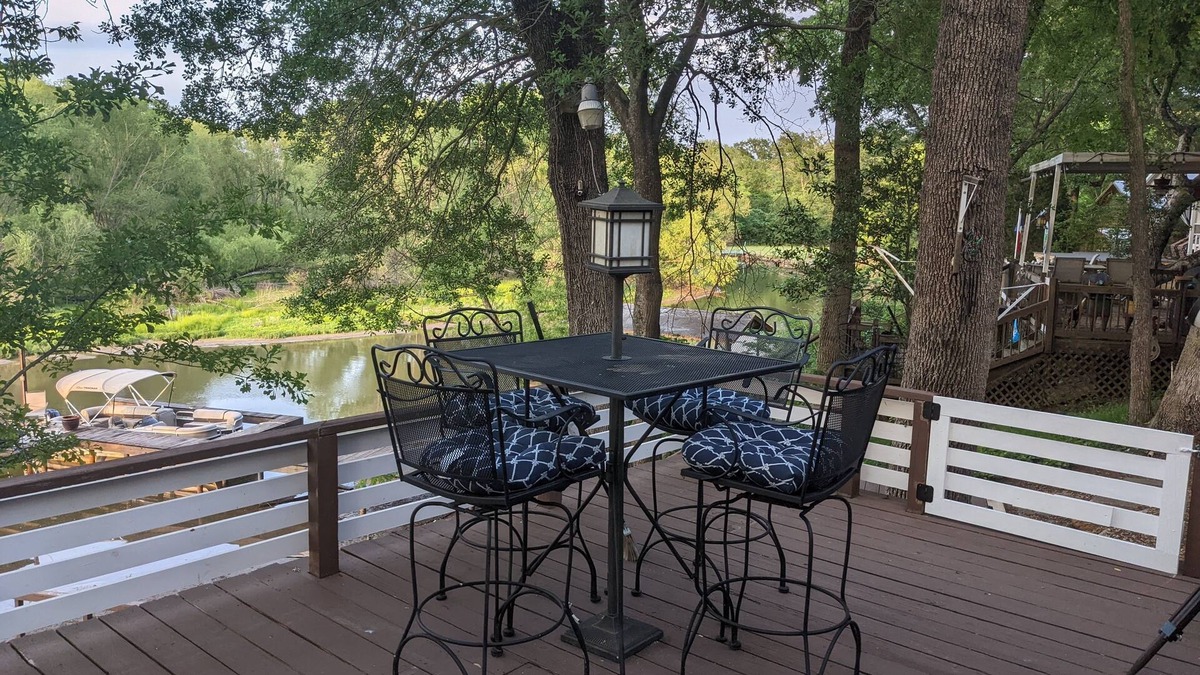 Carolyn Estates House | Cozy Cedar Creek Lake Cabin W/Dock. Prime Fishing location Firepit, Paddle boat.