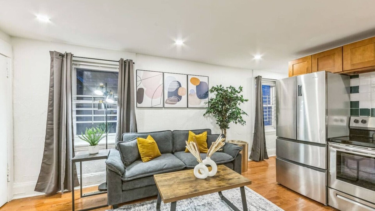Center City West Apartment | Cozy Center City 1BR apartment w/Patio!
