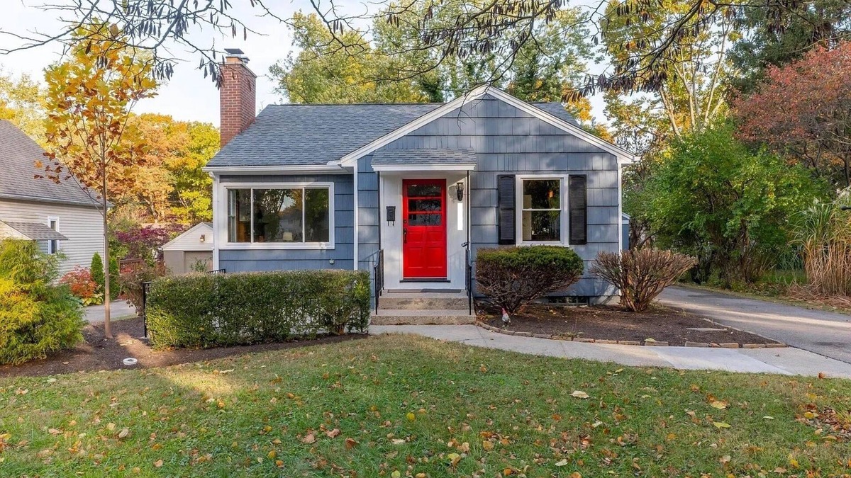Clintonville House | Cozy Central Clintonville Abode! Close to OSU, Riverside, and the city buzz!