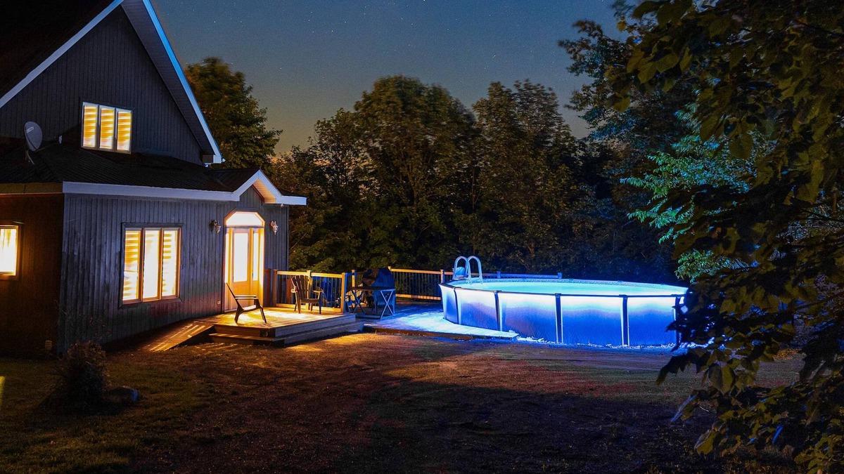 Grenville-sur-la-Rouge Cottage | Cozy chalet with Pool and Spa