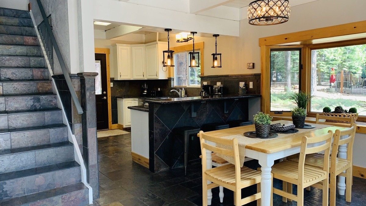 Country Club Estates House | Cozy Chalet & Dog Friendly!