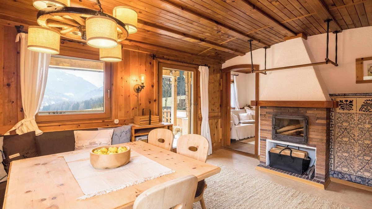 San Lorenzo di Sebato Ski Chalet | Cozy Chalet “Ferienhaus Moarbach” with Terrace & Garden