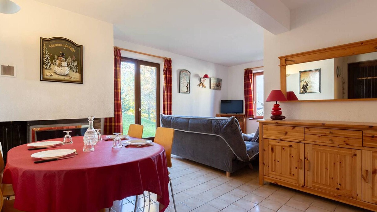 Loudervielle Ski Chalet | Cozy chalet for 6 Peyragudes, ski shuttle, pets ok, fireplace, BBQ