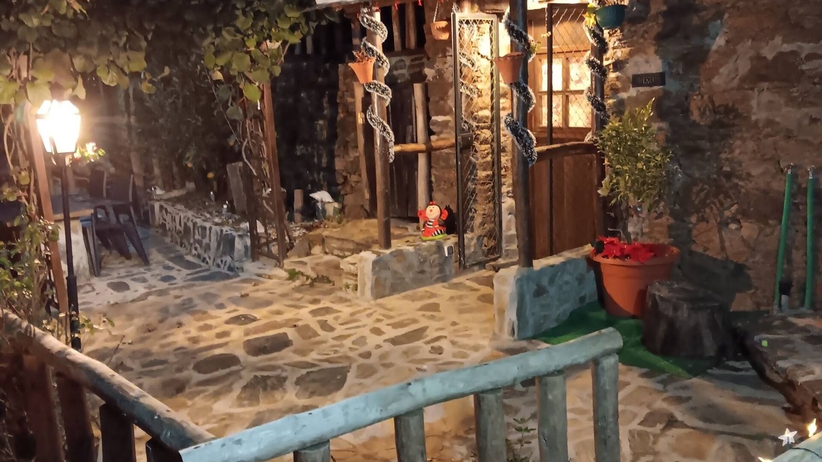Gois Ski Chalet | Cozy Chalet mountain view near the river