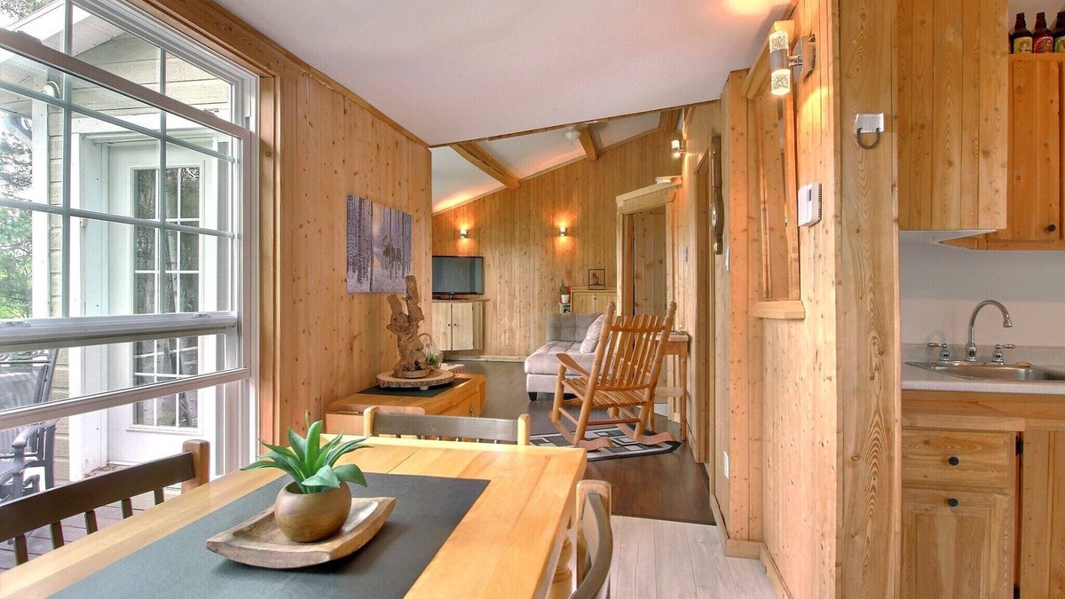 La Malbaie Ski Chalet | Cozy chalet with big lake