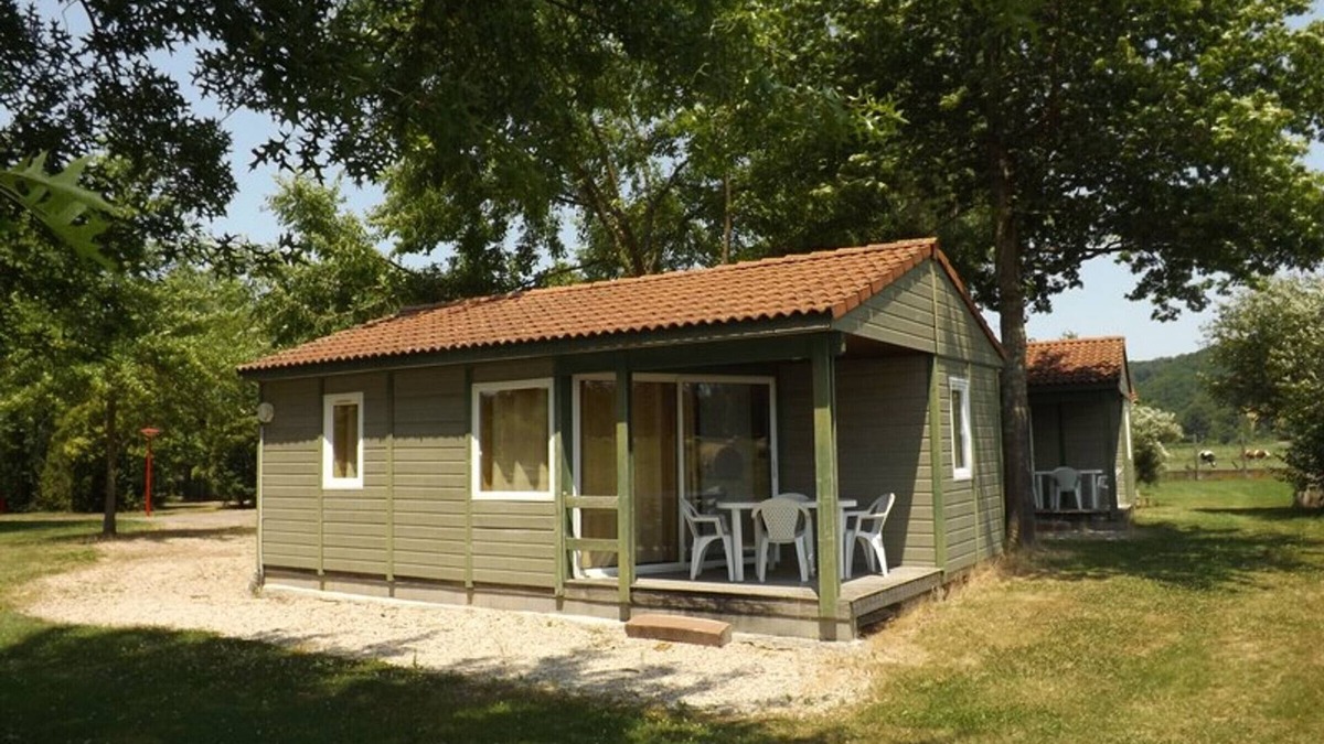 Maurs Cottage | Cozy Chalet with Heated Pool, Terrace, Near Maurs - Sleeps 4