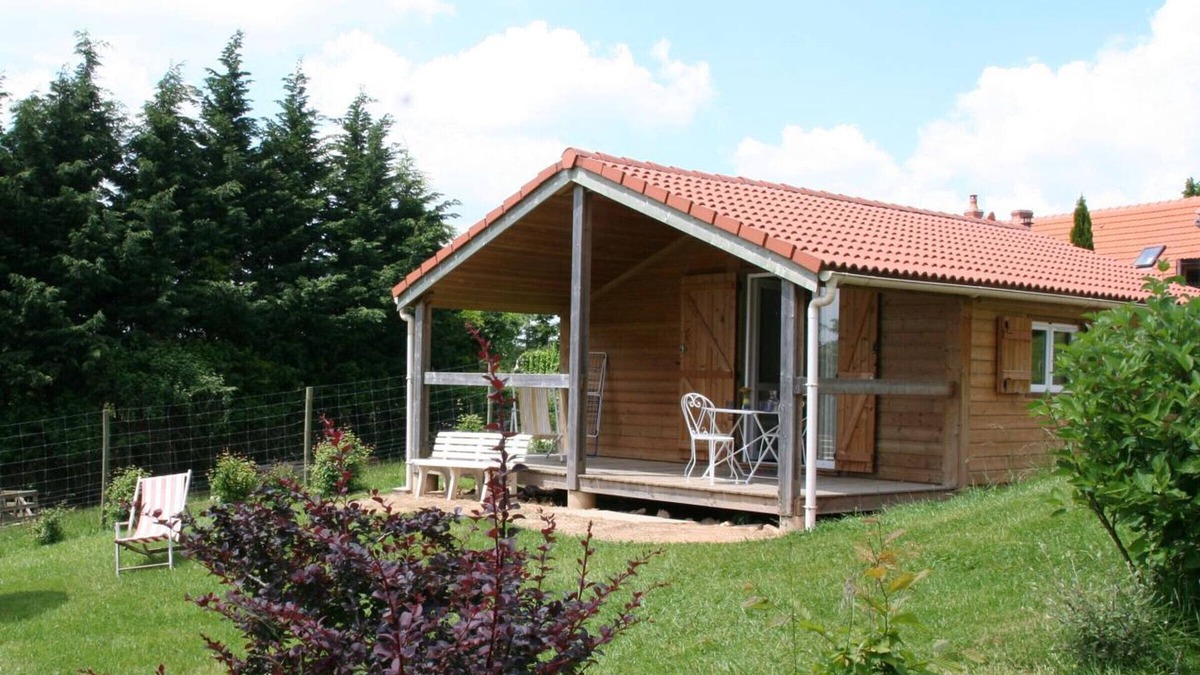 Echassieres Cottage | Cozy Chalets with Pool Access, Outdoor Activities, and Scenic Green Space