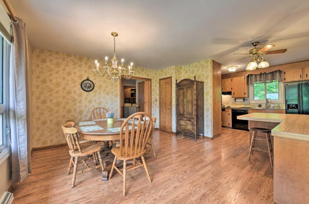 Charlotte House | Cozy Charlotte Retreat with Yard about 5 Mi to Dtwn