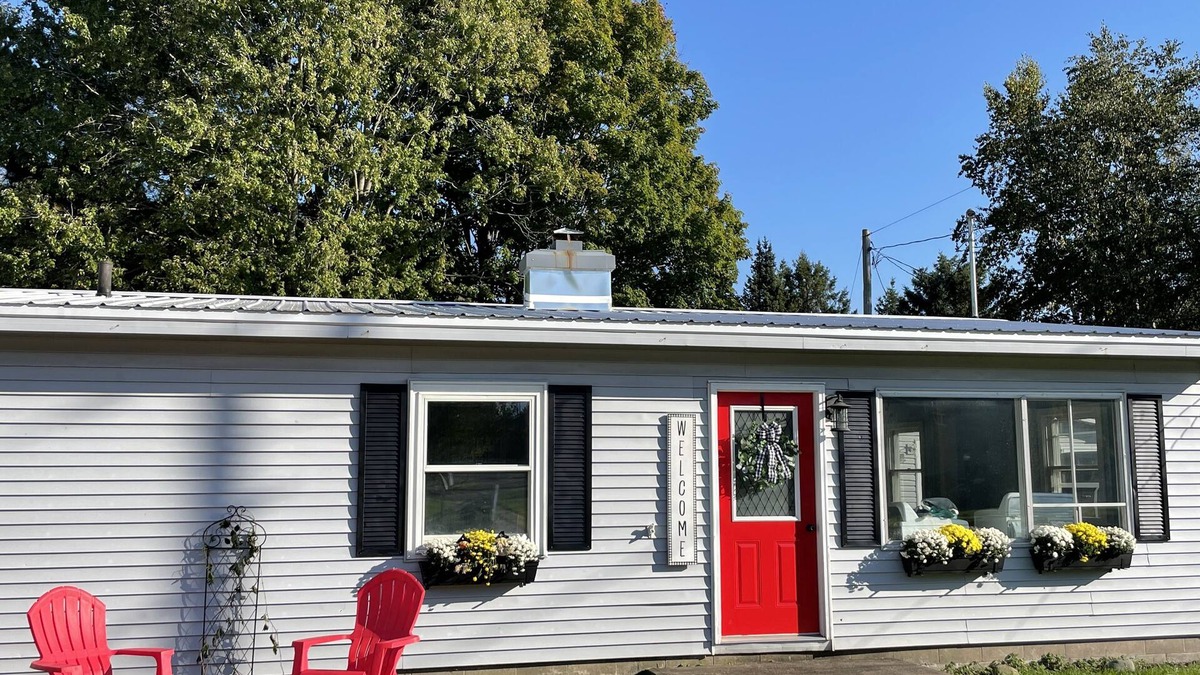 Sault Ste. Marie House | Cozy, Cheery, & Central Location to all EUP has to offer!