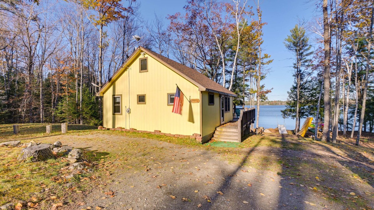 Eddington Cabin | Cozy Chemo Pond Cabin w/Dock & Waterfront Views