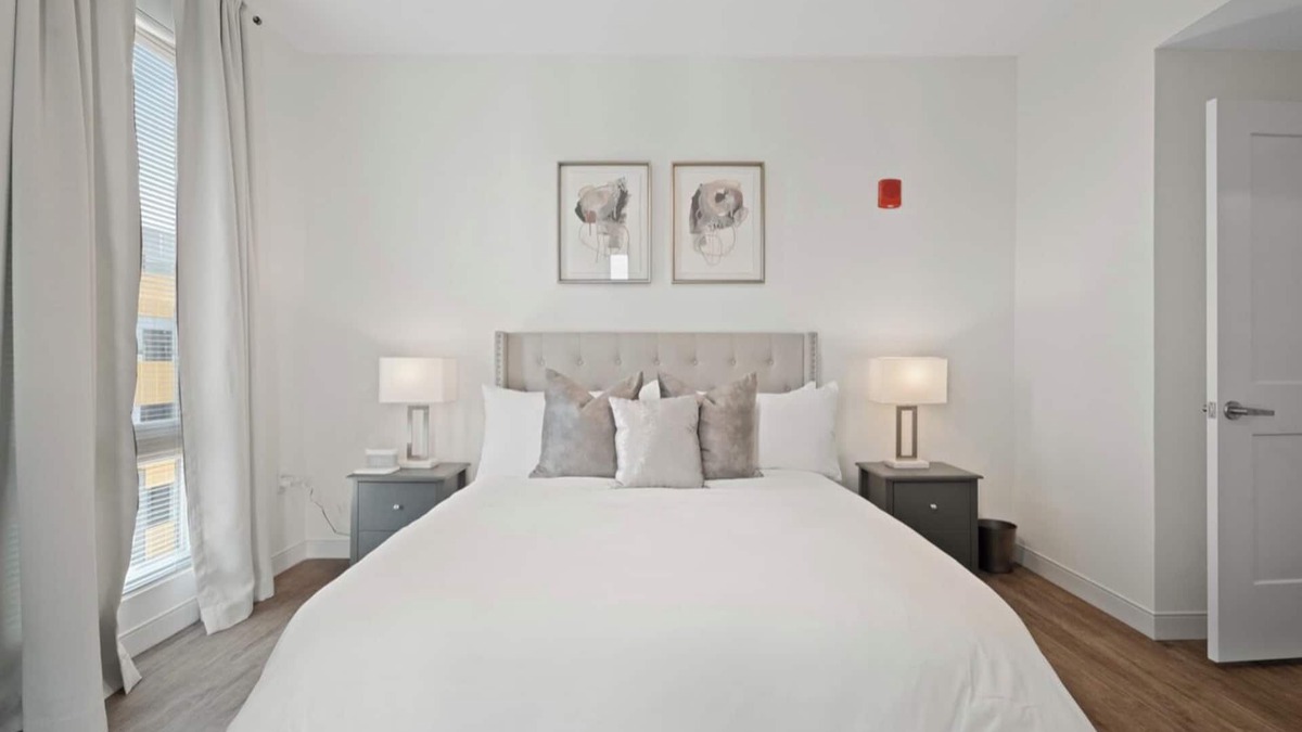 Monroe Ward Apartment | Cozy & Chic 1-Bedroom Apartment - Downtown Richmond, VA with Gym, Pool & Parking
