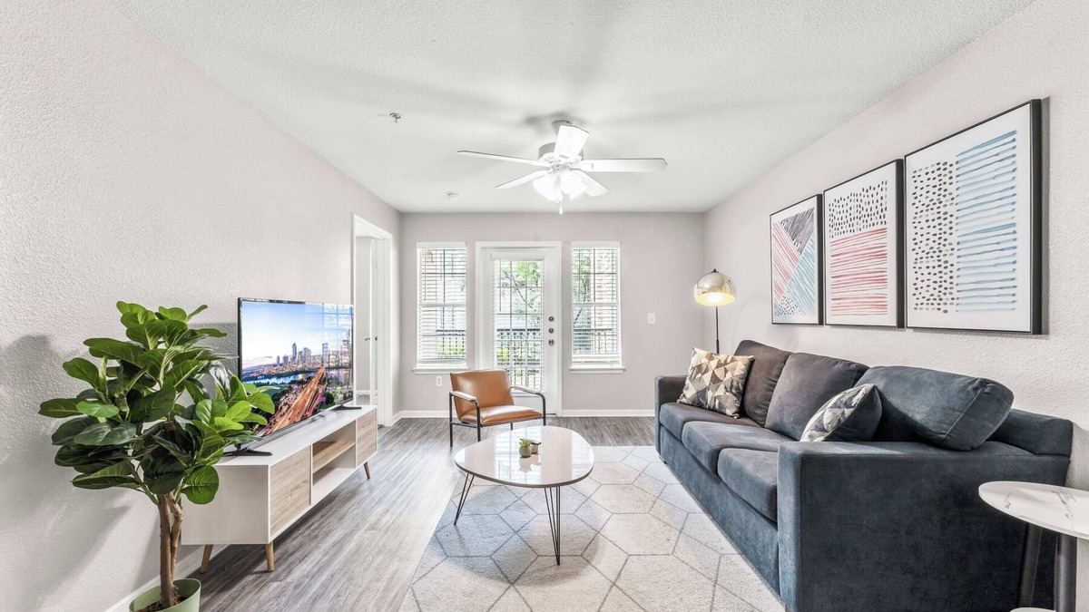 Pleasant Valley Apartment | Cozy Chic 2BR King Suite w Gym& close to DT