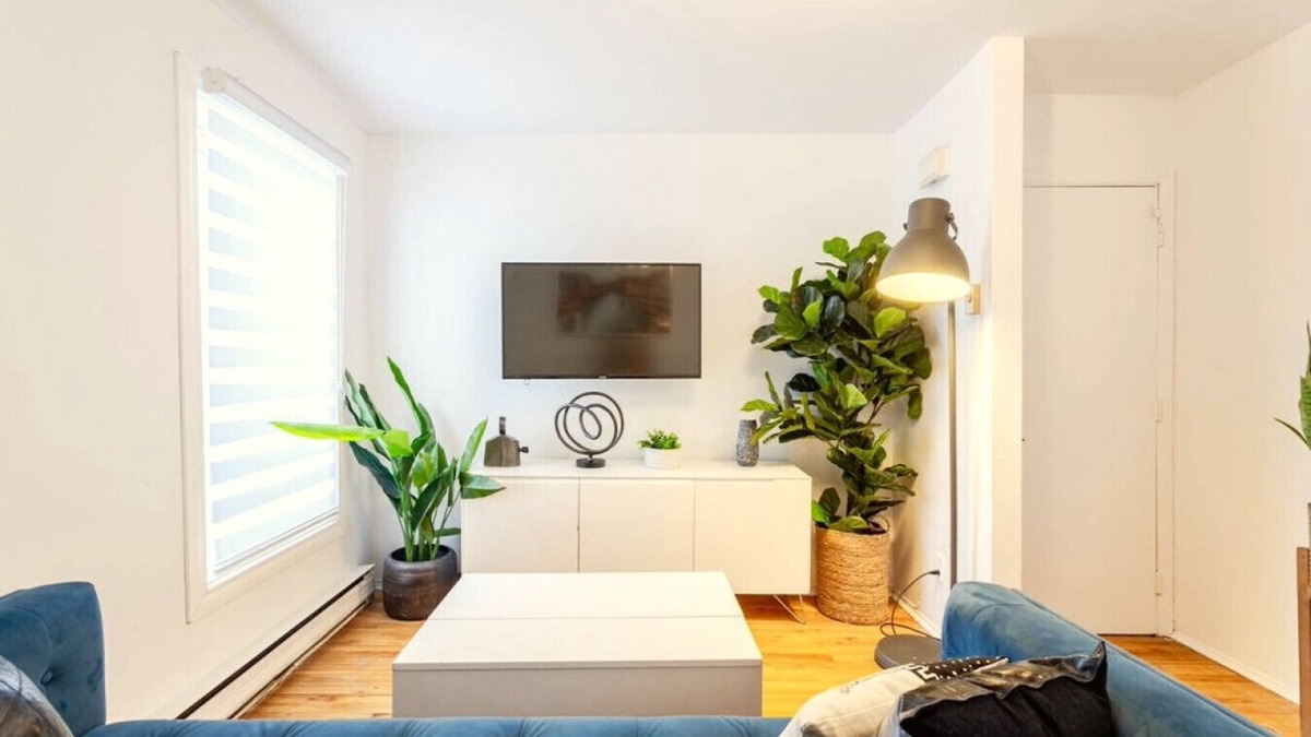 Mile End Apartment | Cozy-Chic Plateau Escape|Mont-Royal Fun