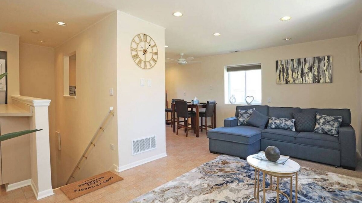 Arlington Heights Apartment | Cozy Chicago Suburban Apartment