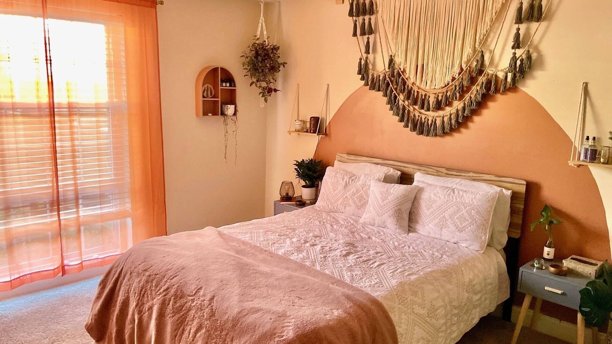 West End Apartment | Cozy Christmas apartment centrally located near DC, VA & MD hotspots.