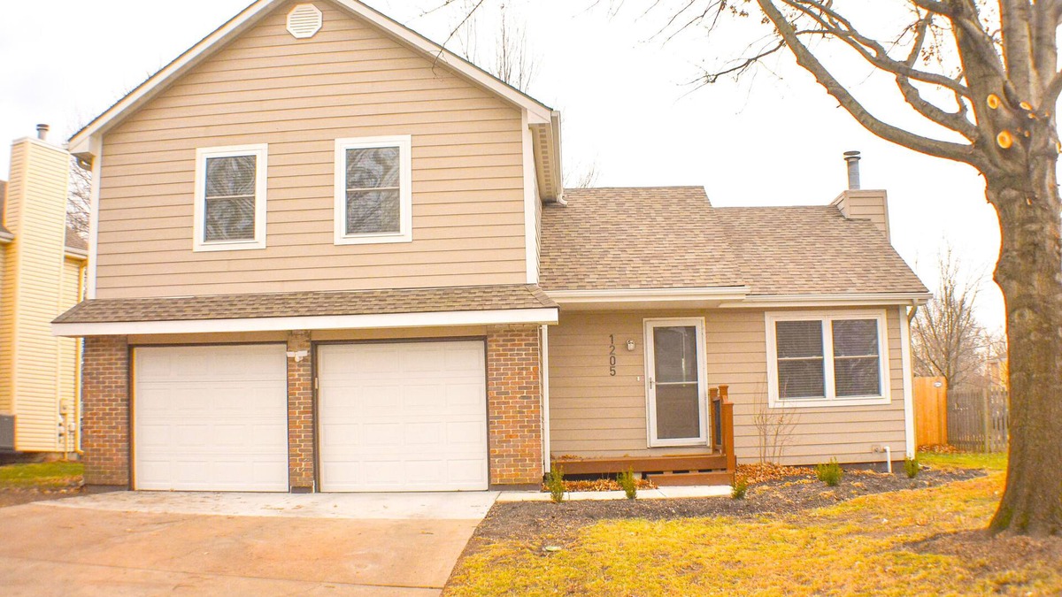 Olathe House | Cozy, Clean, Comfortable Home for Large Families