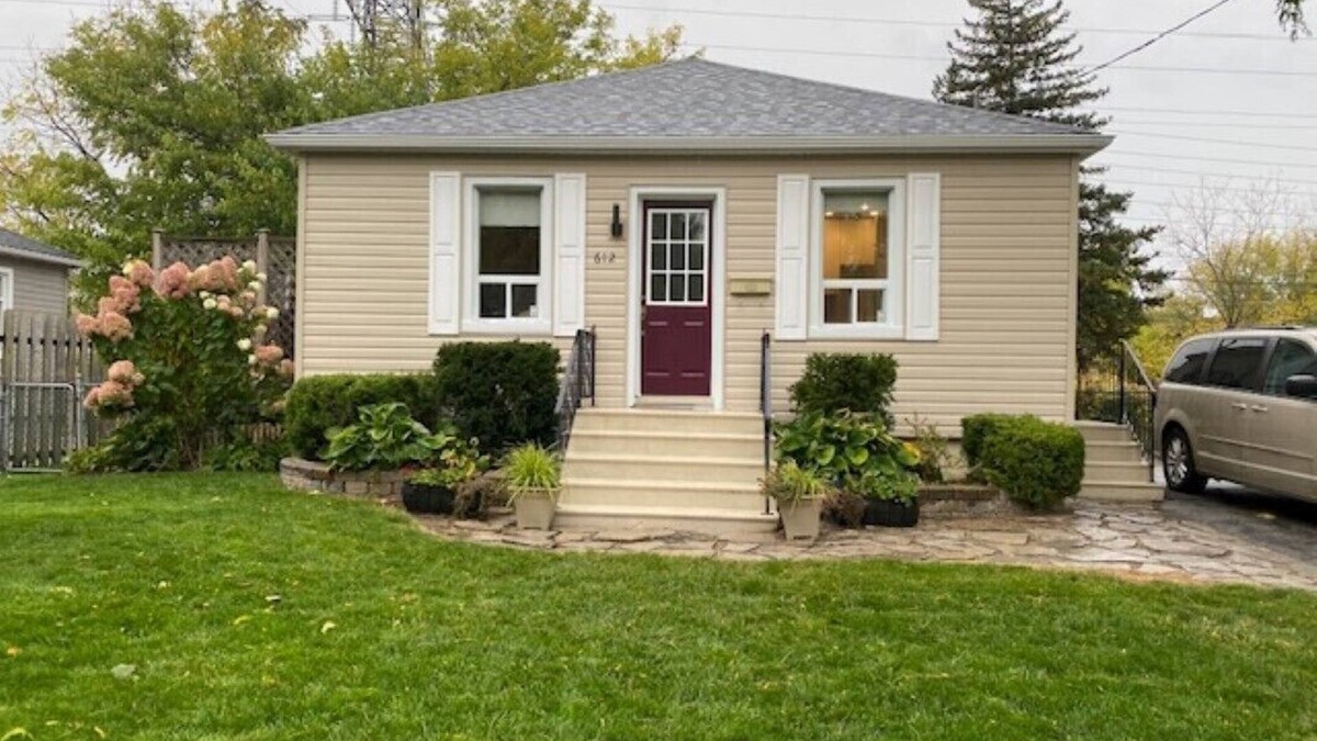 Burlington House | Cozy, Clean Downtown Burlington Stunner!
