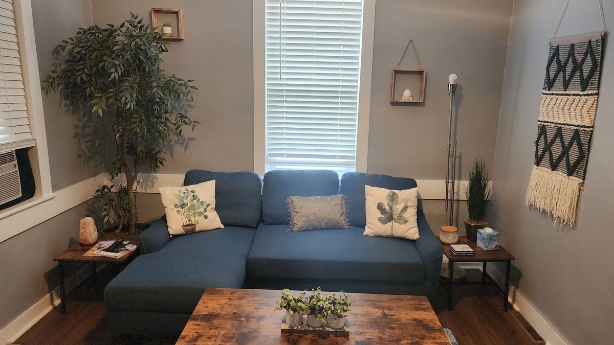 Manheim Apartment | Cozy & Clean in the heart of Manheim Borough Lancaster County.