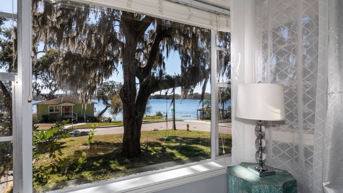 Clermont House | Cozy, Close to downtown Lake View home.