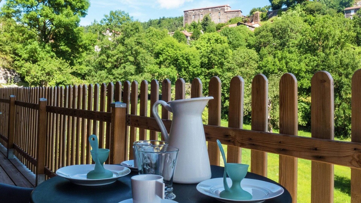 Saint-Privat-d'Allier House | Cozy Countryside Escape in Auvergne