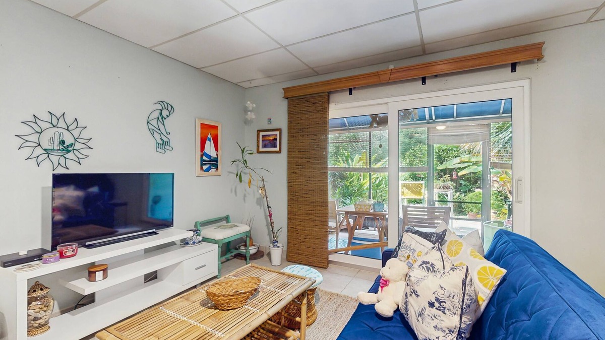 Pensacola Condo | Cozy coastal condo with shared pool, close to the beach and shopping