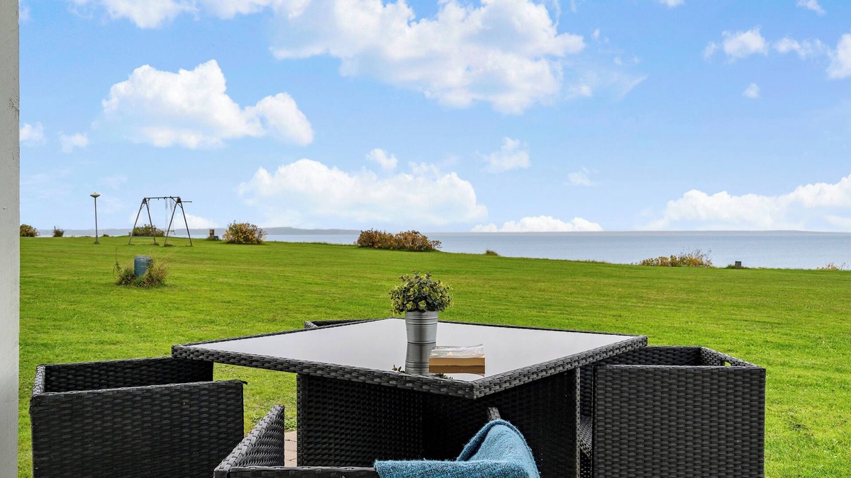 Middelfart House | Cozy Coastal Retreat on the beach