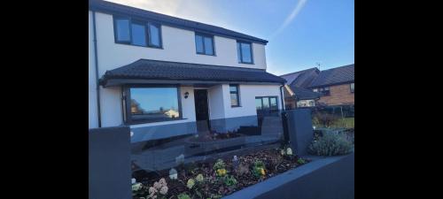 Llanddulas House | Cozy Coastal Retreat in Colwyn bay sleeps 8