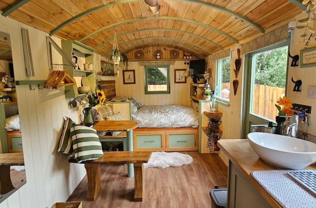 Northampton House | Cozy Cobblers Cabin