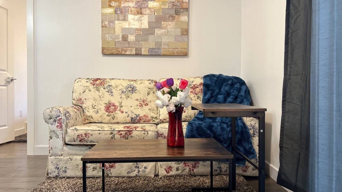 Cochrane House | Cozy Cochrane Den - 50 mins to Banffnn