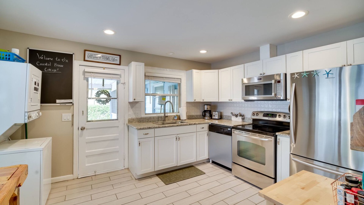 Cocoa Cottage | Cozy Cocoa Home - Walk to River & Historic Village