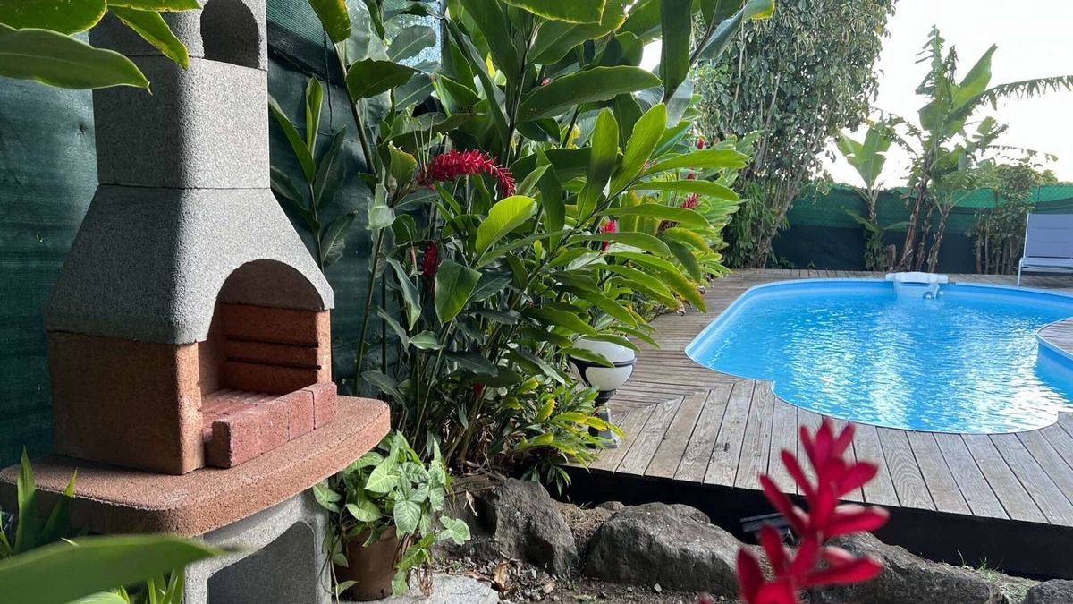 Saint-Claude Apartment | COZY COCOON WITH POOL, spacious three-bedroom air-conditioned apartment