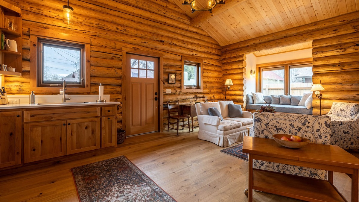 Cody House | Cozy Cody Cottage located in the heart of downtown Cody!