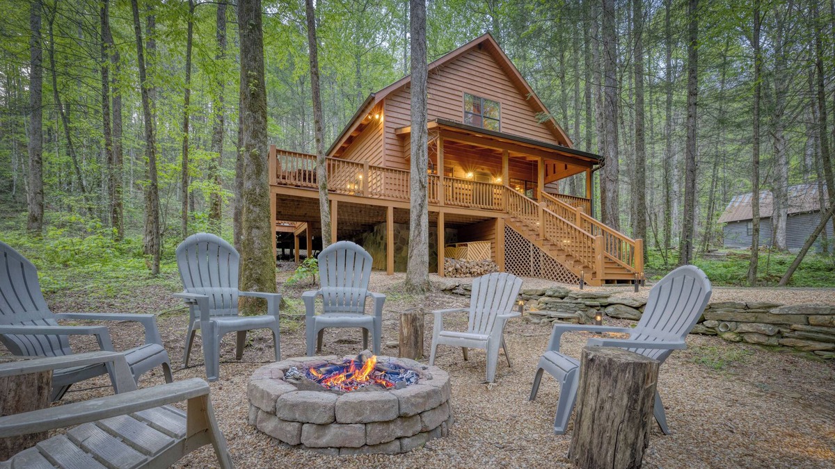 Ellijay Cabin | Cozy Cohutta Cabin: Creekside Cabin in Ellijay!