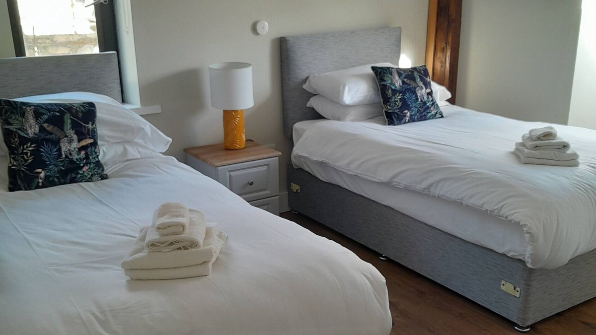 Roundwood Cottage | Cozy, comfortable cottage on an alpaca farm