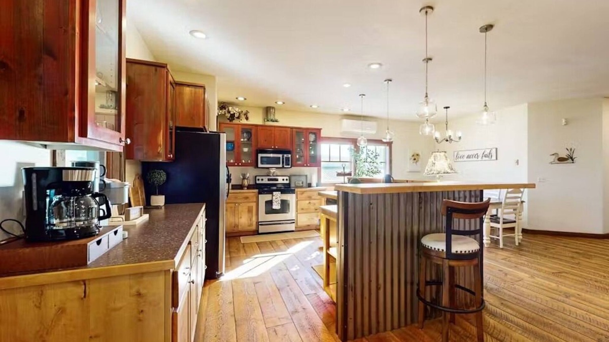 New Meadows Condo | Cozy Comfort Cottage Charm with Arcade Game and Easy Access to Everything FUN!